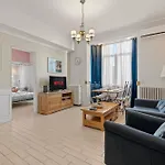 Elegant 2-bedroom In Bukarest