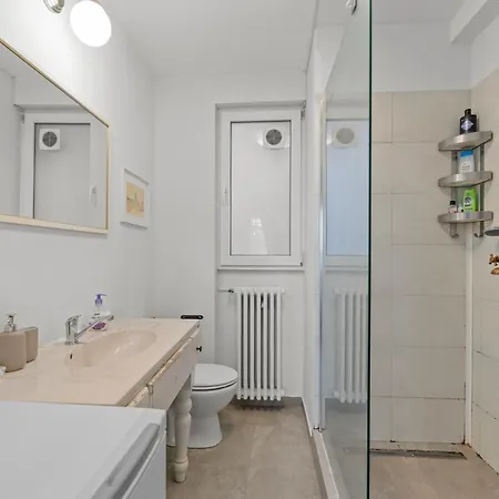 Spacious 2br In *
