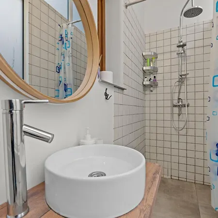 Spacious 2br In ブカレスト