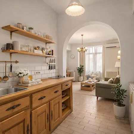 Elegant 2-bedroom In *