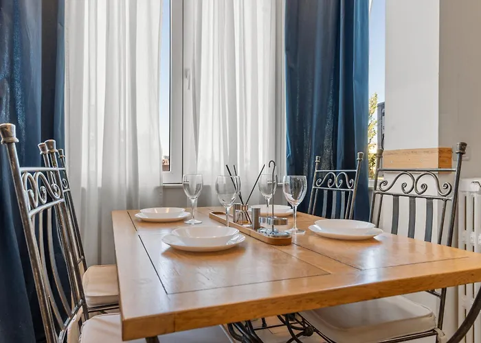 Elegant 2-bedroom In Boekarest