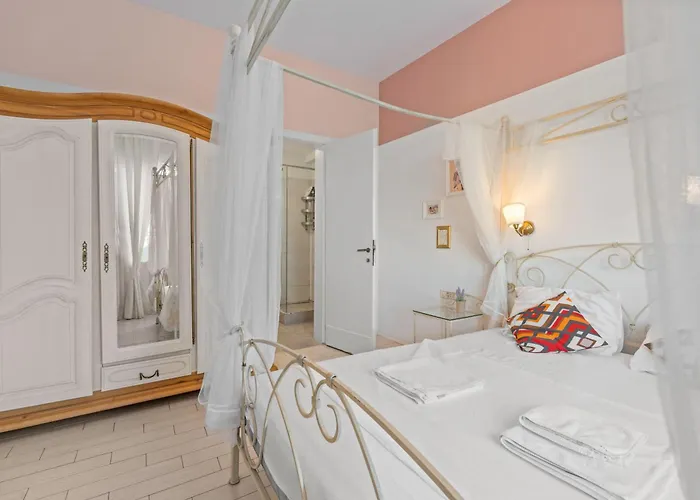 Elegant 2-bedroom In Boekarest