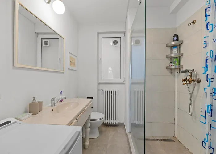 Elegant 2-bedroom In *