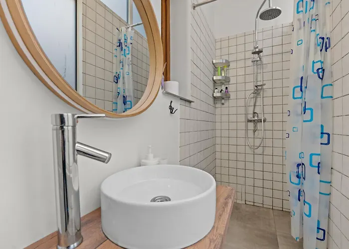Elegant 2-bedroom In Bucarest