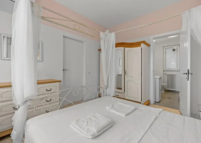 Daire Elegant 2-bedroom In Bükreş
