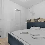 Elegant 2-bedroom In * Bukurešť